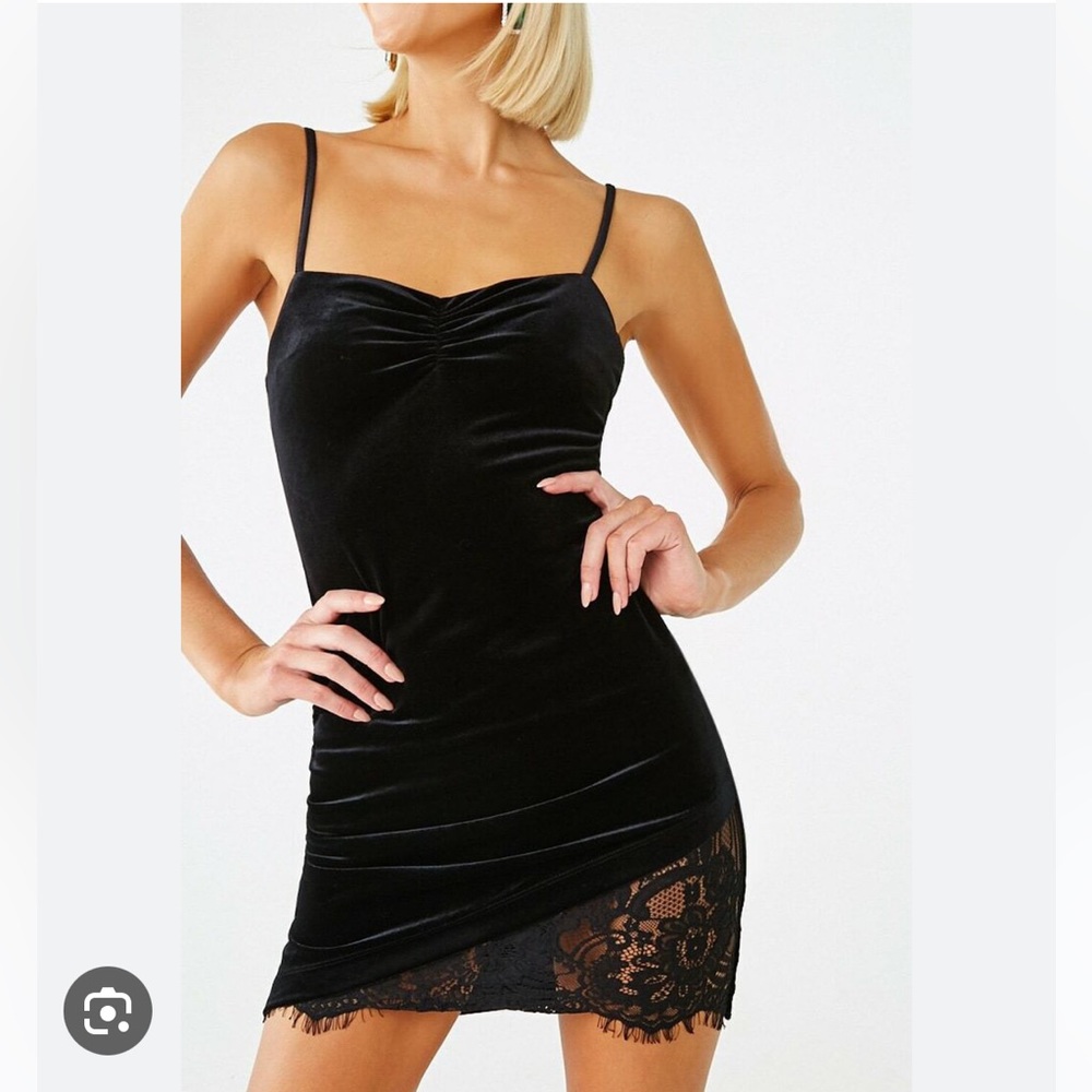 NWT Forever 21 Lace Trim Velvet Mini Holiday Dress Black Sleeveless Medium